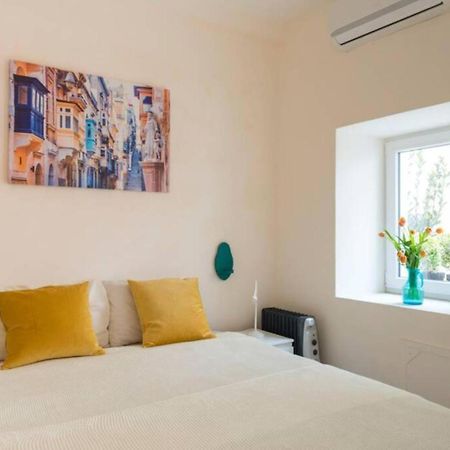Authentic Gf Apartment With Terrace At The 3 Cities Marina Cospicua Exterior photo