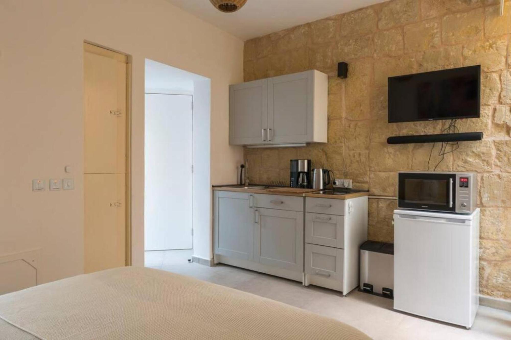 Authentic Gf Apartment With Terrace At The 3 Cities Marina Cospicua Exterior photo