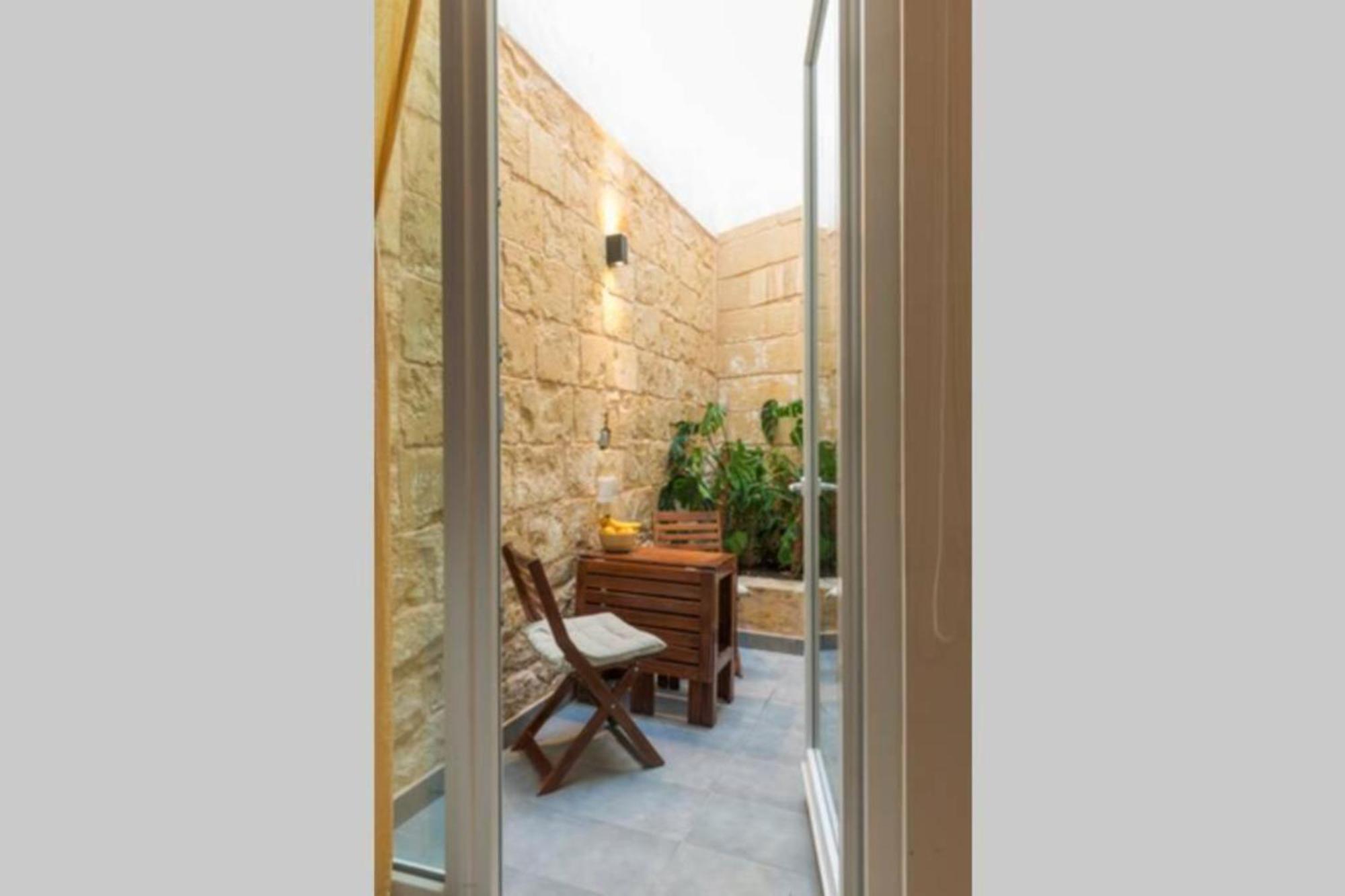 Authentic Gf Apartment With Terrace At The 3 Cities Marina Cospicua Exterior photo
